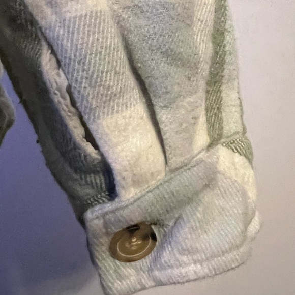 Shacket - Picture 6 of 6